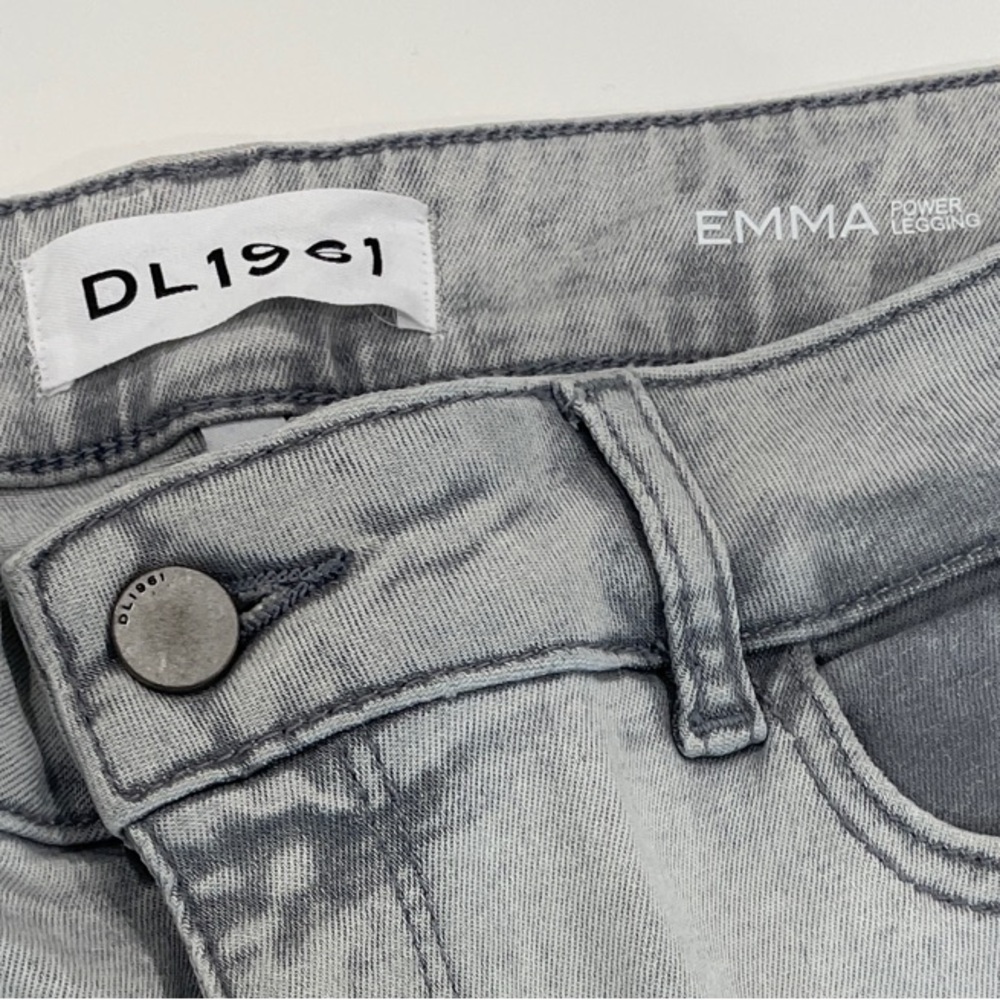 NWOT DL1961 Light Gray Denim Jeans size 30